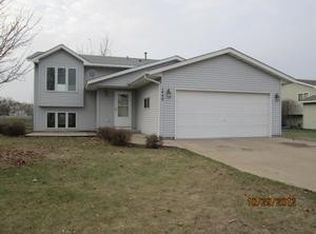 1440 Carriage Ln S, Cambridge, MN 55008