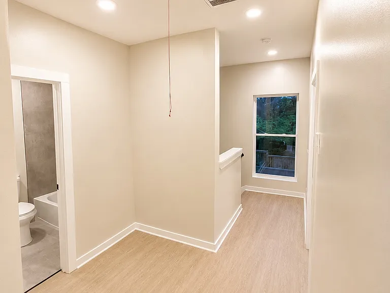 421 Oak St — Photo 8