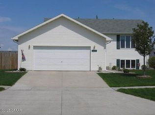 5174 W Lanark Dr, Grand Forks, ND 58203