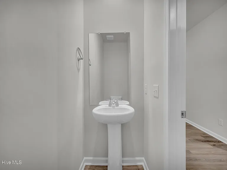 1095 Hanson Dr — Photo 14