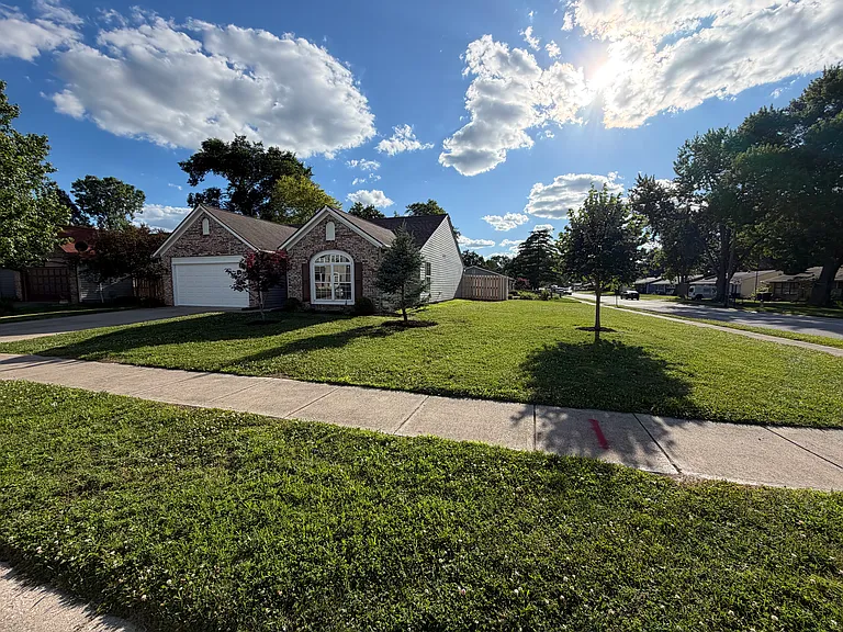 288 Odell St — Photo 2