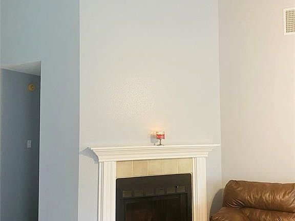 4th image of 3806 Redbud Dr