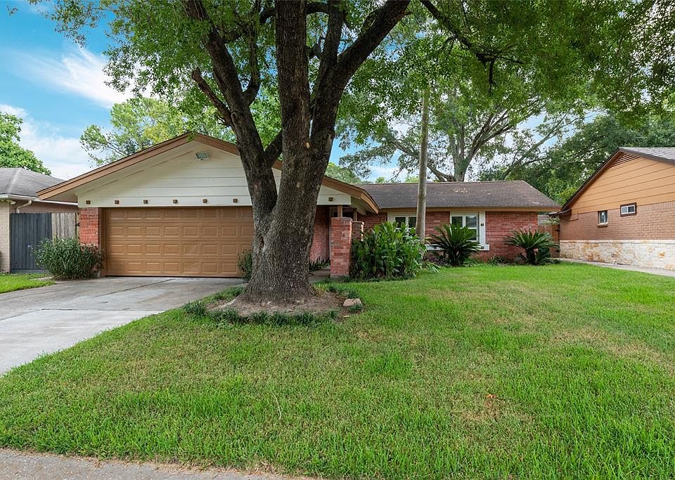 9718 Willow Wood Lane, in Willowood.