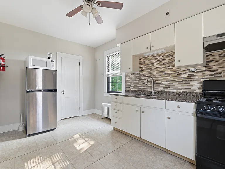 83 Hudson St #2 — Photo 7