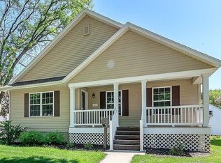 1137 11th St NW, Cedar Rapids, IA 52405