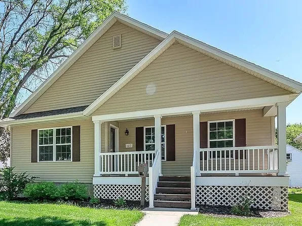 1137 11th St NW, Cedar Rapids, IA 52405