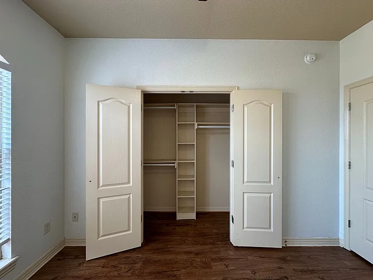 612 Windbrook Ct — Photo 22