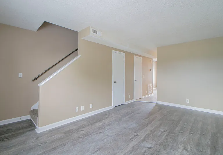 2550 Old Russellville Pike #3 — Photo 2