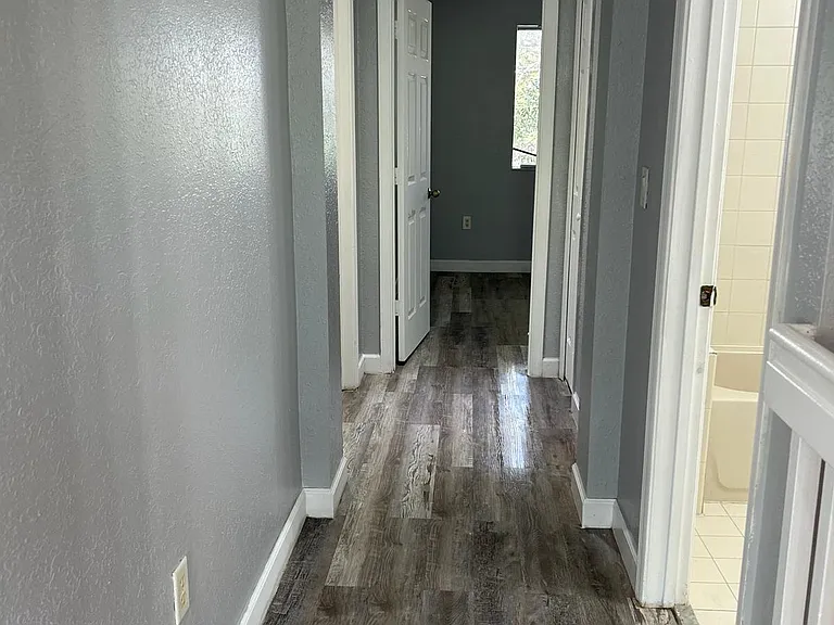 SE 15th Pl — Photo 4