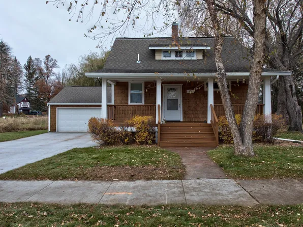 424 Central Dr W, Braham, MN 55006