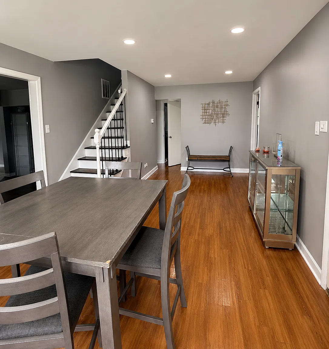6 bed, 2465 sqft, $3,700 — Photo 2