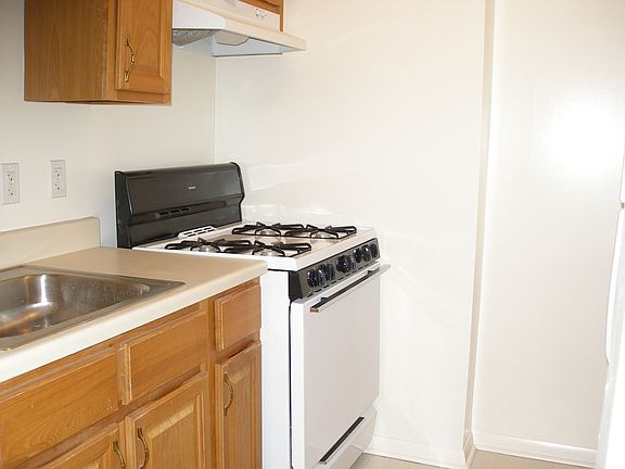 2nd image of 625 Vandalia Ave #1