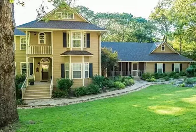 11950 Oak Hills Dr — Photo 1