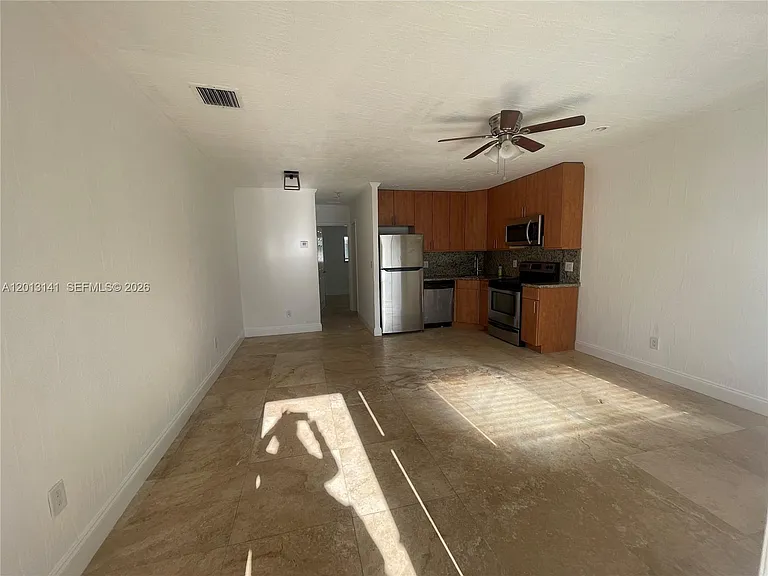 1892 NE 46th St #B7 — Photo 2