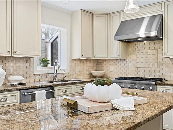 5th image of 1603 Green Pine Ct