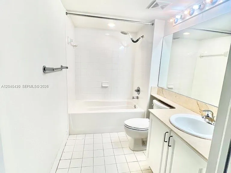 1155 Brickell Bay Dr #807 — Photo 10