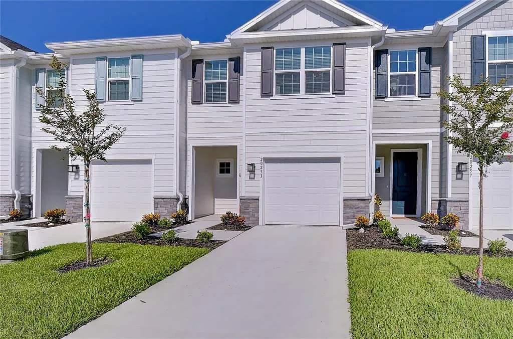 3 bed, 2.5 bath, 1674 sqft, $2,250 — Photo 2