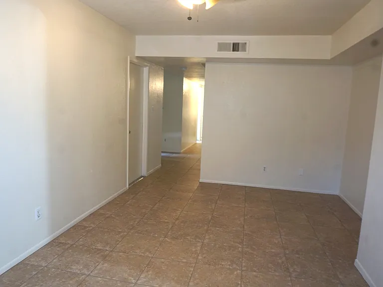 10851 N 65th Ave — Photo 10