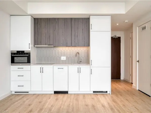 741 King St W #1811, Kitchener, ON N2G 0E9