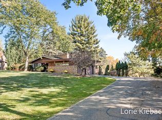 3244 Springbrook Dr NW, Grand Rapids, MI 49544