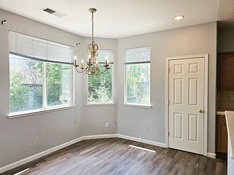 1870 Cliffhanger Dr — Photo 11