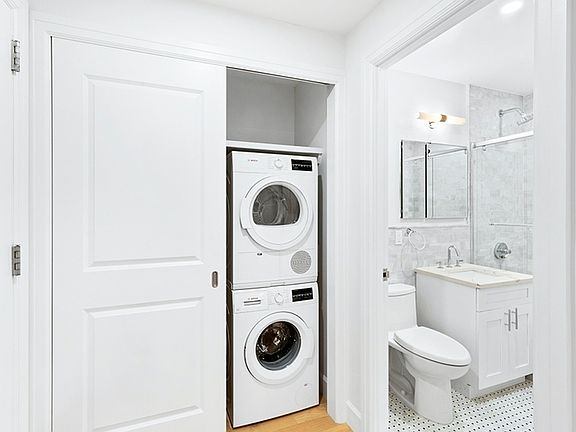 3rd image of 160 E 48th St APT 6U