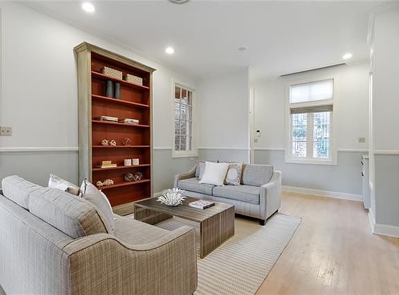 3rd image of 829 Barracks St #829