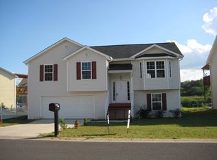2522 Turf Dr, Dalton, GA 30721
