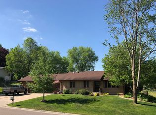 700 131st St E, Burnsville, MN 55337
