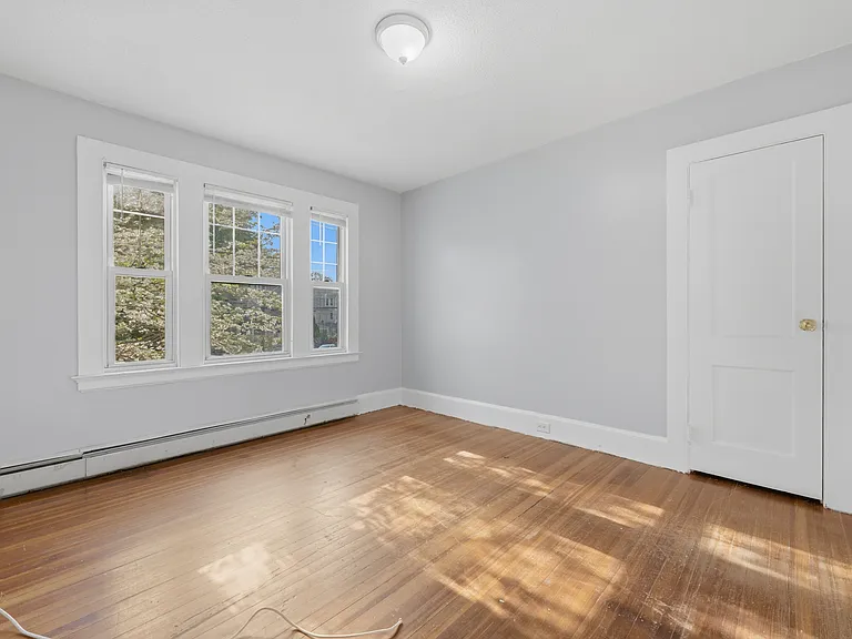 2 Oakland Ave — Photo 9