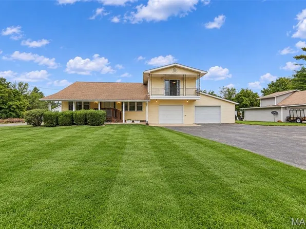 4620 N Alby Rd, Godfrey, IL 62035