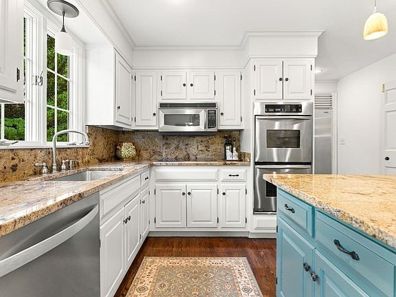 5th image of 37 Smithshire Est