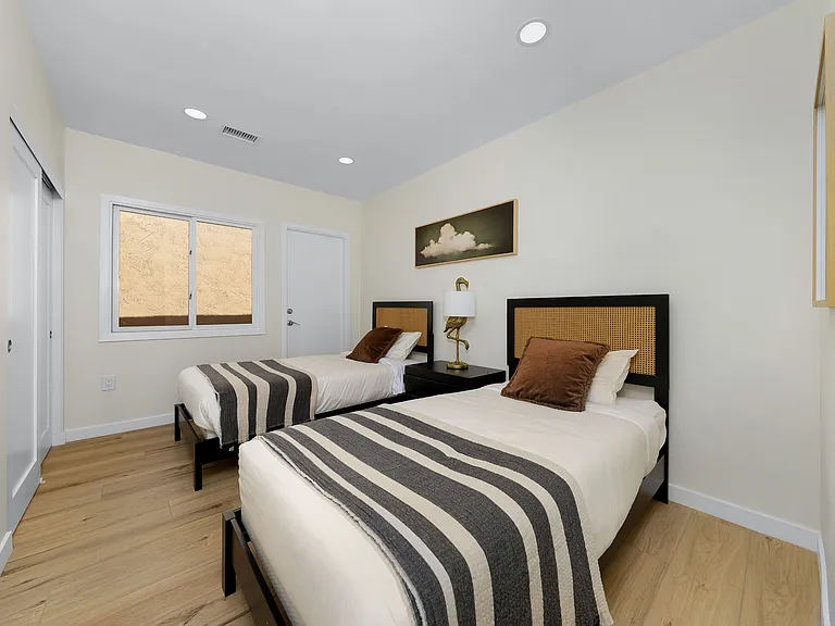 4062 Goldfinch St — Photo 43