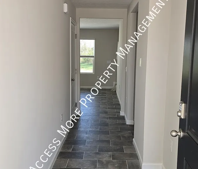 978 N South St — Photo 5