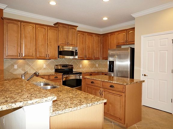 5th image of 624 Venice Pl
