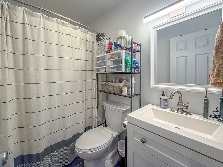246 Nicoll St #1R — Photo 14