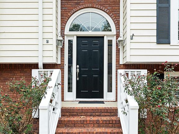 3rd image of 1819 Russet Hill Cir