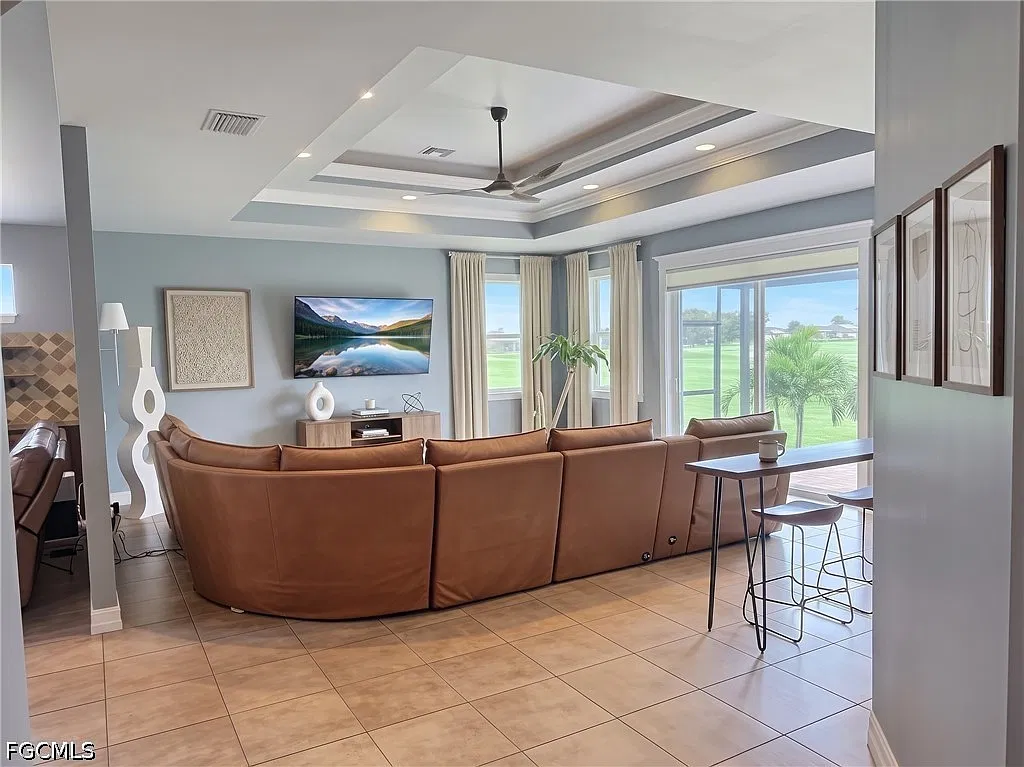 3 bed, 3.0 bath, 2628 sqft, $3,500 — Photo 2