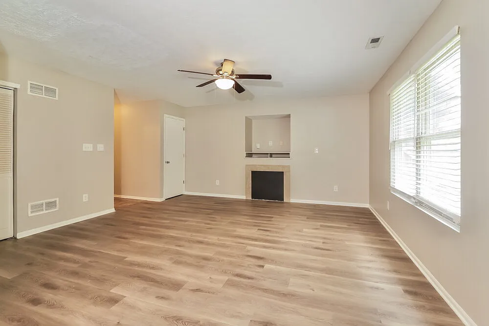 4 bed, 2.5 bath, 1878 sqft, $1,935 — Photo 4