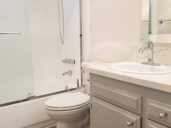 3rd image of 4919 Narragansett Ave APT 4