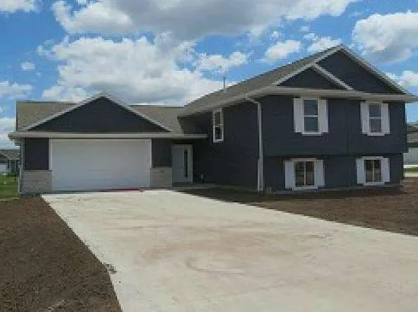 736 Indigo Dr, Palo, IA 52324