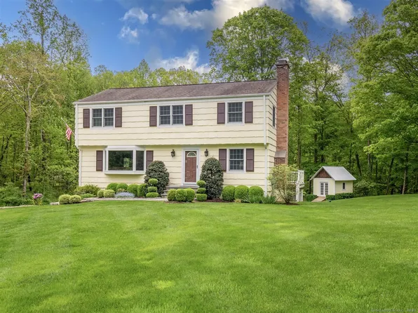 8 Archers Lane, Redding, CT 06896