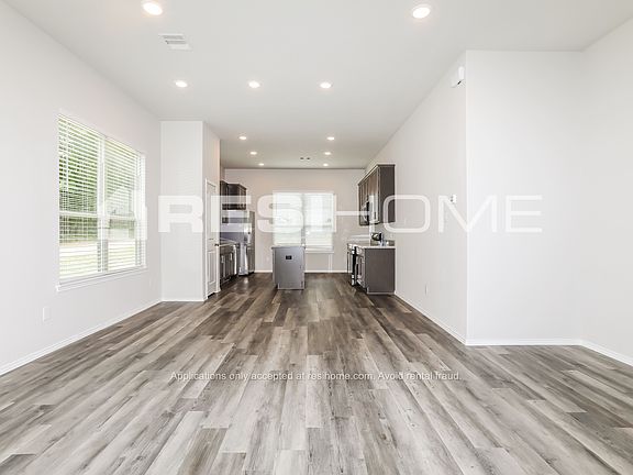 5th image of 5893 Skylane Dr