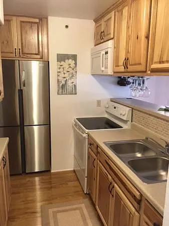 Studio, 440 sqft, $1,675 — Photo 2