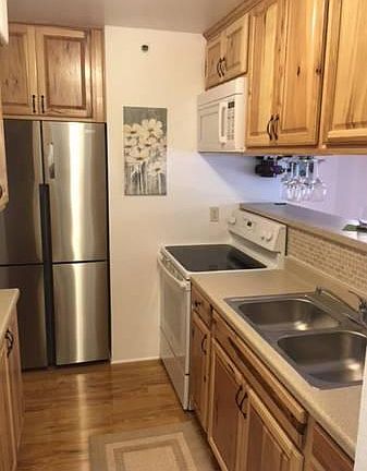 2nd image of 7506 Parkway Dr Unit 105