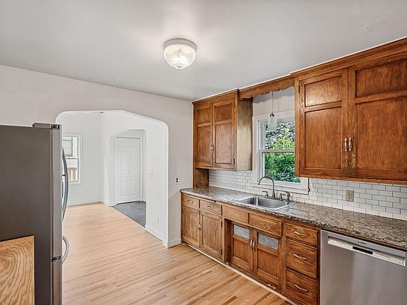5th image of 3518 Tyler St NE