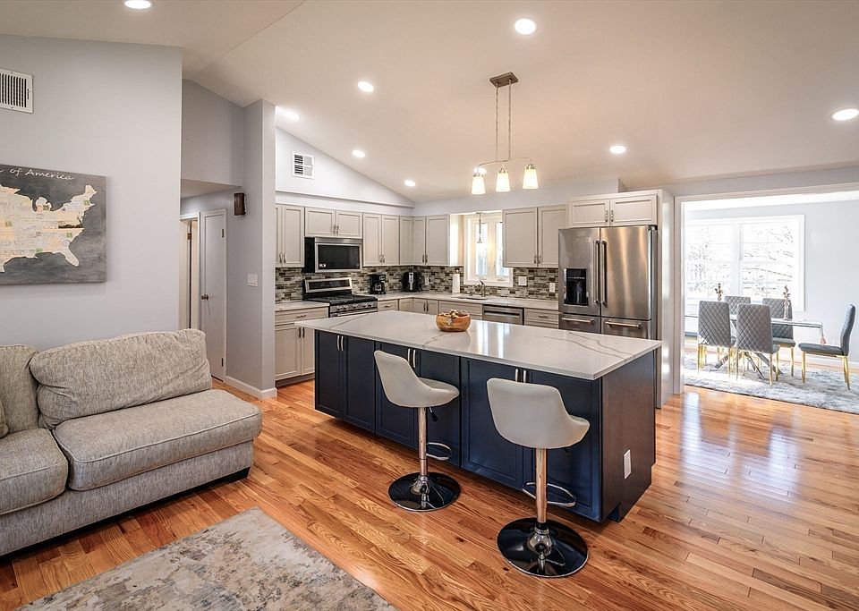 186 Oak St, Shrewsbury, MA 01545 Zillow