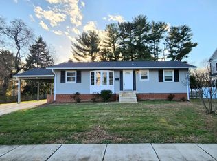 502 Roberts Dr NW, Vienna, VA 22180