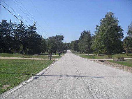 4th image of 798 Iroquois Trl