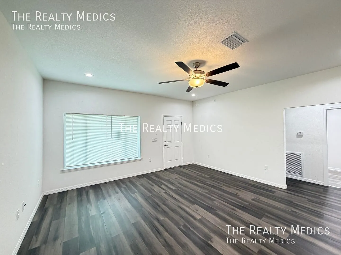 Awesome 3 Bedroom / 2 Bath Home In Ocklawaha! — Photo 4